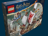 une boîte contenant le kit Lego « Le vaisseau volant d'Harry Potter »