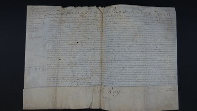 une feuille de papier sur laquelle on peut écrire, posée sur une table