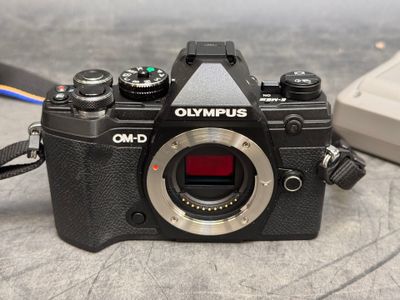 BOITIER PHOTO NUMERIQUE OLYMPUS OM-D M5 III (allumage vérifi…