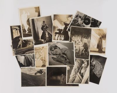 plusieurs vieilles photographies en noir et blanc représentant des personnes et des animaux