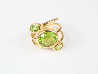 Bague contemporaine en or légèrement rosé, l'anneau à 3 fils…