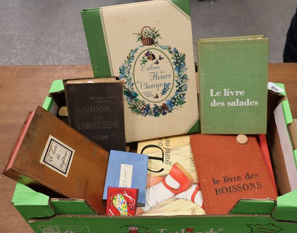 Lot de livres dont livres de cuisine « union de la charcuterie » ...