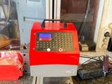 l'image d'une machine posée sur un comptoir
