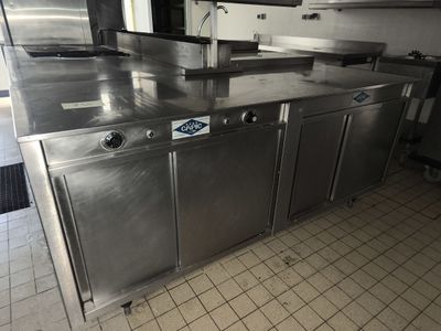 Table chaude en inox de marque CAPIC , 4 portes coulissantes…