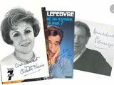 deux livres portant les autographes d'une femme et d'un homme