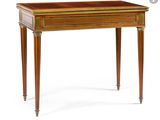 l'image d'une table en bois surmontée d'un tiroir