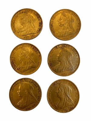 six souverains d'or de tailles et de formes différentes