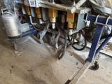 a picture of a machine that is sitting in a garage