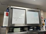 une affiche accrochée au mur d'une cuisine qui indique qu'il est temps de cuisiner