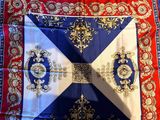 une image d'un drapeau rouge, blanc et bleu