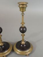 Paire de bougeoirs en bronze doré à décor de tresses, fleurs… (photo 3)