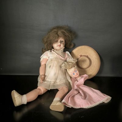 UNIS FRANCE. Poupée tête biscuit marquée 301, yeux bleus rib…