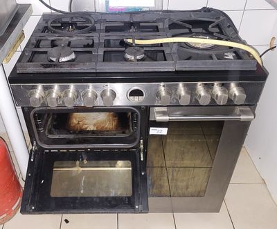 Piano à gaz et four électrique, semi-professionnel, de marqu…