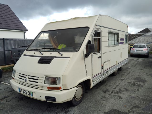Camping-car HYMER sur base Renault Trafic, immatriculée BS-825-SH...