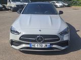 La Mercedes Classe S Coupé est garée sur un parking