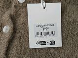 a tag that says cardigan olvia on it