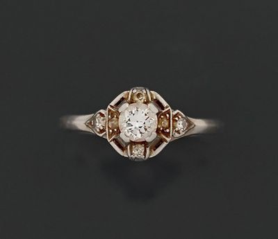 Bague en platine 850 millièmes ornée d'un diamant de taille …