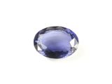 un saphir bleu sur fond blanc