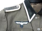 an image of a military uniform with an eagle on it
