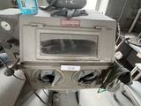 a machine that is sitting on the floor in a room