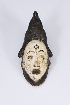 Gabon Masque Punu En bois peint et sculpté H.