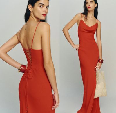 deux photos d'une femme en robe rouge posant pour une photo