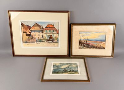 trois aquarelles encadrées représentant des maisons et une plage