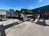 une photo d'une semi-remorque garée sur un parking