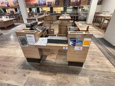 1 meuble de caisse electrifie  2 modules avec rangement et …