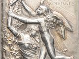 plaque en argent représentant un homme tenant un marteau et une femme tenant un oiseau