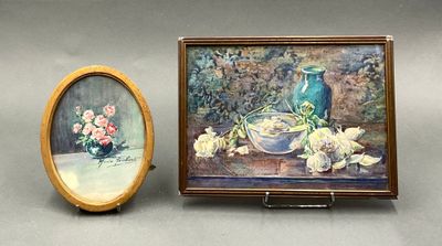 Deux aquarelles sur papier à décor floral signées et encadré…