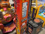 de nombreuses bornes d'arcade exposées