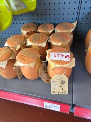 many sandwiches on the shelves in the store