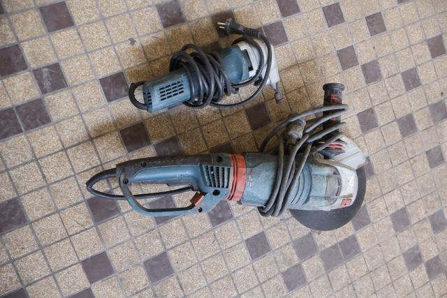 BOSCH – 1 disqueuse et 1 grignoteuse