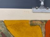 une photo d'une œuvre d'art accrochée au mur