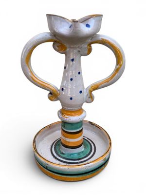 Lampe à huile en faïence à décor polychrome.