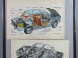 une image représentant deux dessins d'une voiture et une photo d'une voiture