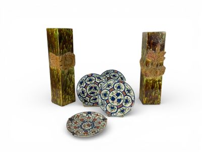 CÉRAMIQUES, dont : Quatre assiettes dont trois du même modèl…