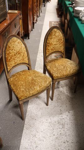 Paire de chaises, assises velours moutarde