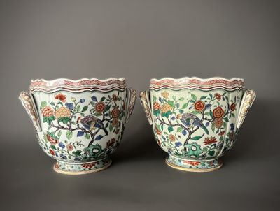 paire de vases chinois de style « famille » représentant des oiseaux et des fleurs