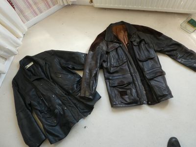 Lot de deux vestes de moto en cuir :