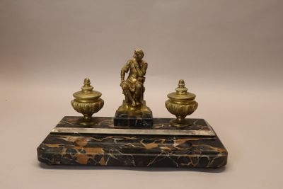 a statue of a man and two urns on a marble base
