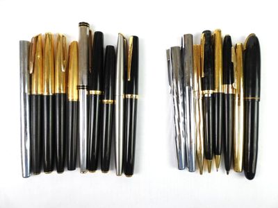 several different types of pens lined up on top of each other