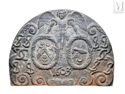 Plaque de cheminée du XVIIème en fonte, le décor d'un ange p…