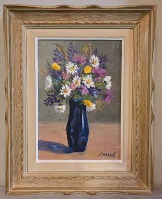 une peinture de fleurs dans un vase bleu sur une table