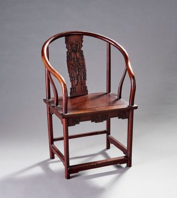 CHINE. Siège dit "de lettré" en bois naturel. Dossier ajouré…