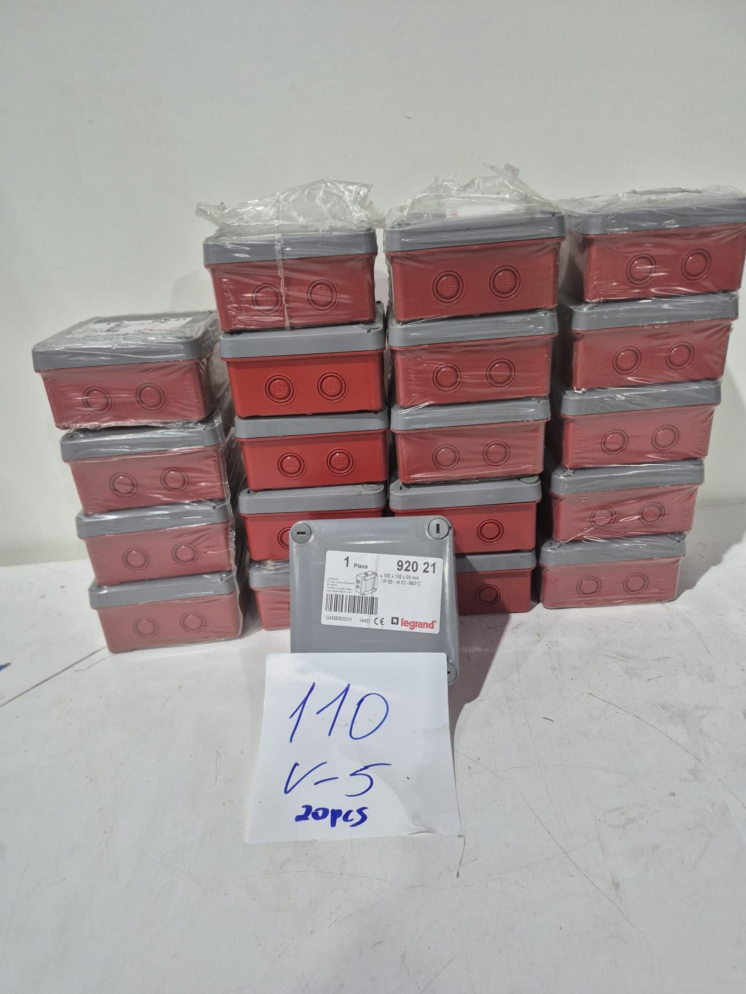 Lot de 20 boîtes de dérivation électriques Legrand Plexo, ré…