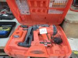 une boîte à outils qui contient tout un tas d'outils