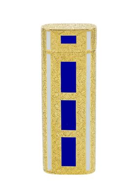 un gros plan d'un briquet doré à rayures bleues et blanches