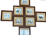 une croix composée de photos de personnes accrochées au mur